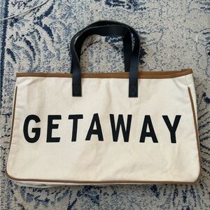 getaway tote bag🌺🌺 canvas with faux leather straps!